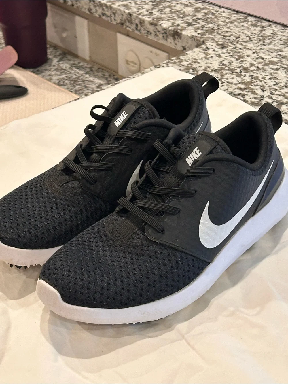 Nike Boys Black/White Golf  Shoes Sneakers Size 6Y Like New